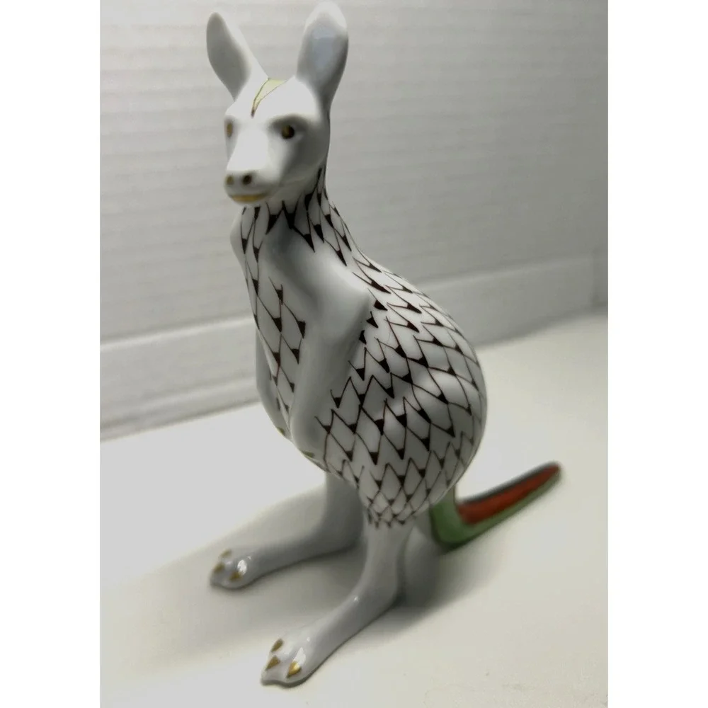 Hollohaza Porcelain Kangaroo Figurine Fishnet excellent condition G51